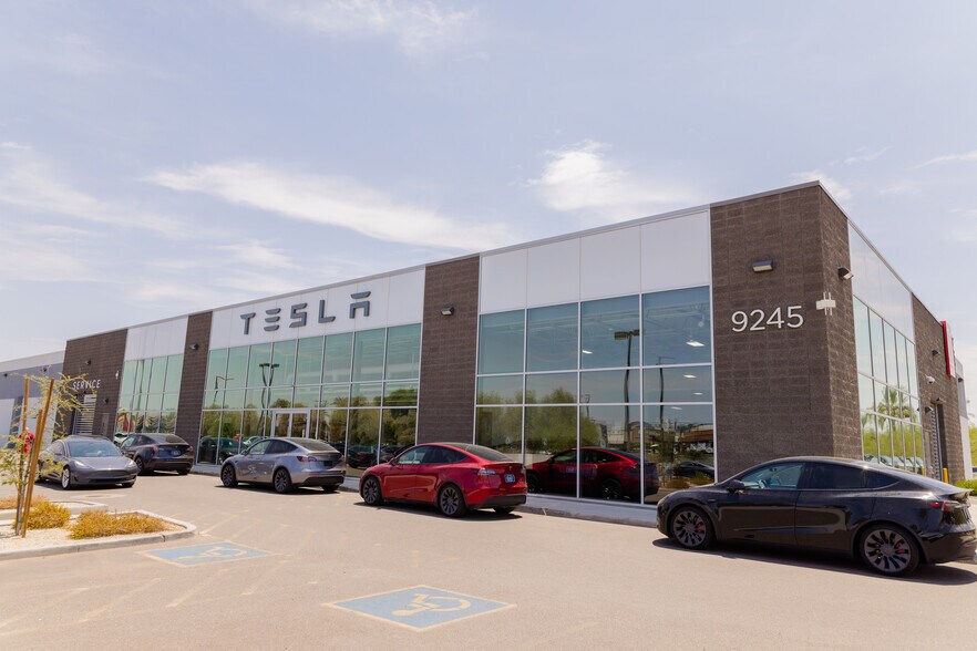 More Photos Of 9141 W Glendale Ave, Glendale Storefront For Lease