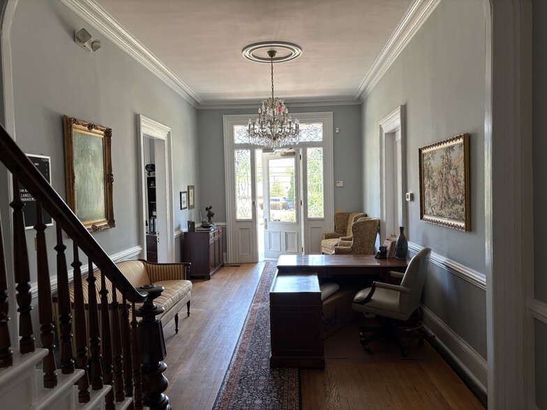 More Photos Of 325 N Milledge Ave, Athens Office For Sale
