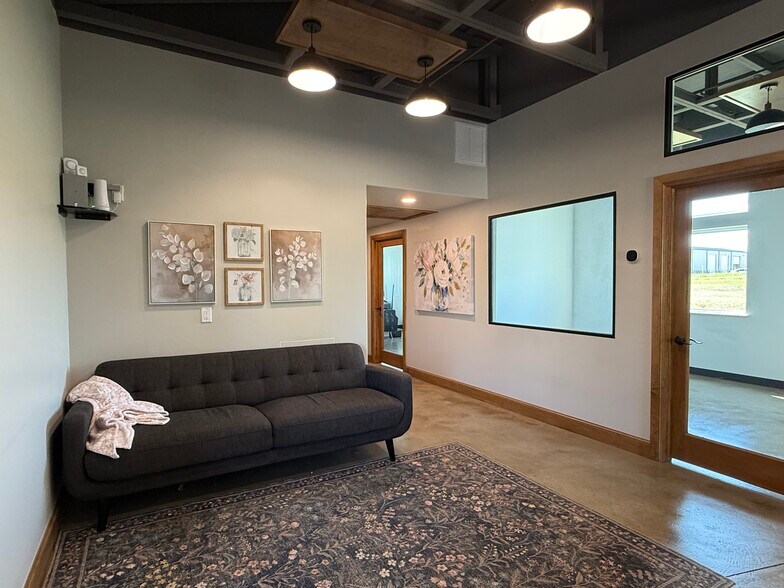 More Photos Of 8100 Silver Crossing Xing, Oklahoma City Coworking Space