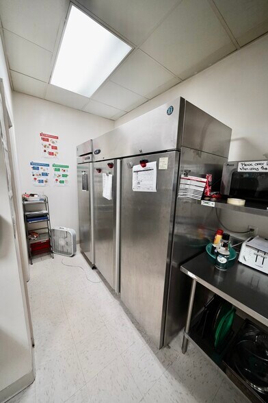 More Photos Of 21 North St, Hartly General Retail For Sale