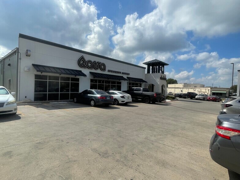More Photos Of 7302 Louis Pasteur Dr, San Antonio Storefront For Lease