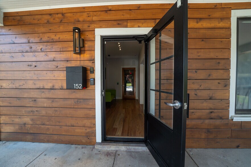 More Photos Of 152 N Tucker St, Memphis Loft Creative Space For Sale