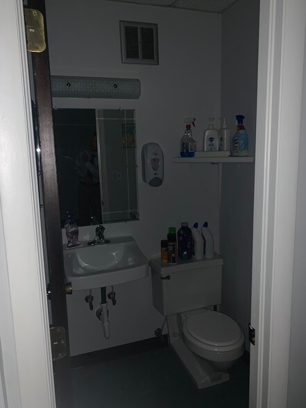 More Photos Of 3715 Main St, Bridgeport Medical For Lease