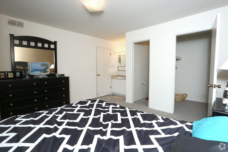 More Photos Of 831 Green Rd, Ypsilanti Apartments For Sale