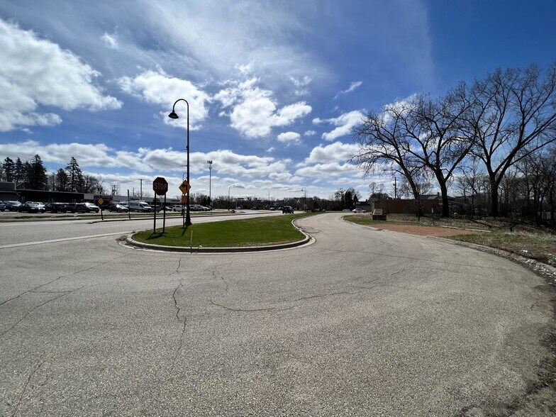 More Photos Of 5660 Manitou Rd, Shorewood Freestanding For Sale