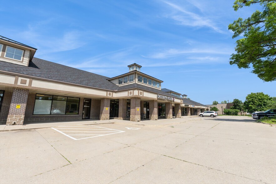 More Photos Of 5500 Merle Hay Rd, Johnston Storefront For Sale