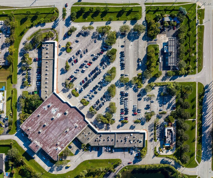More Photos Of 18411-18489 Pines Blvd, Pembroke Pines General Retail For Lease