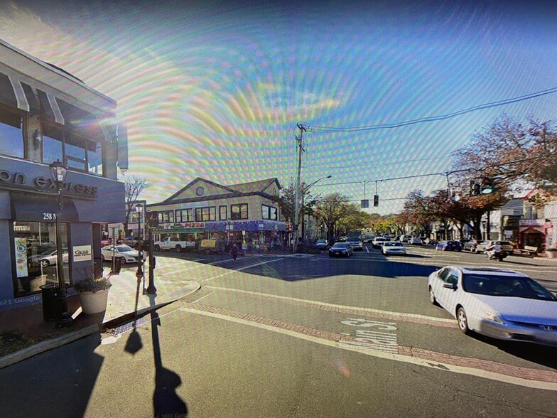 More Photos Of 260 Main St, Huntington Storefront For Lease