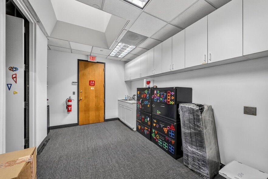 More Photos Of 2160 N Central Rd, Fort Lee Office For Lease