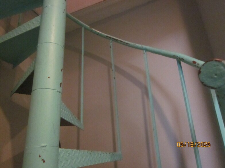 More Photos Of 102 S 6th St, Brooklyn Office For Lease