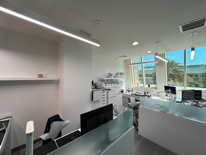 More Photos Of 421 N Rodeo Dr, Beverly Hills Storefront Retail Office For Lease