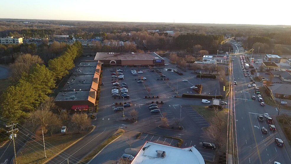 More Photos Of 301-401 Jonestown Rd, Winston-Salem Unknown For Lease