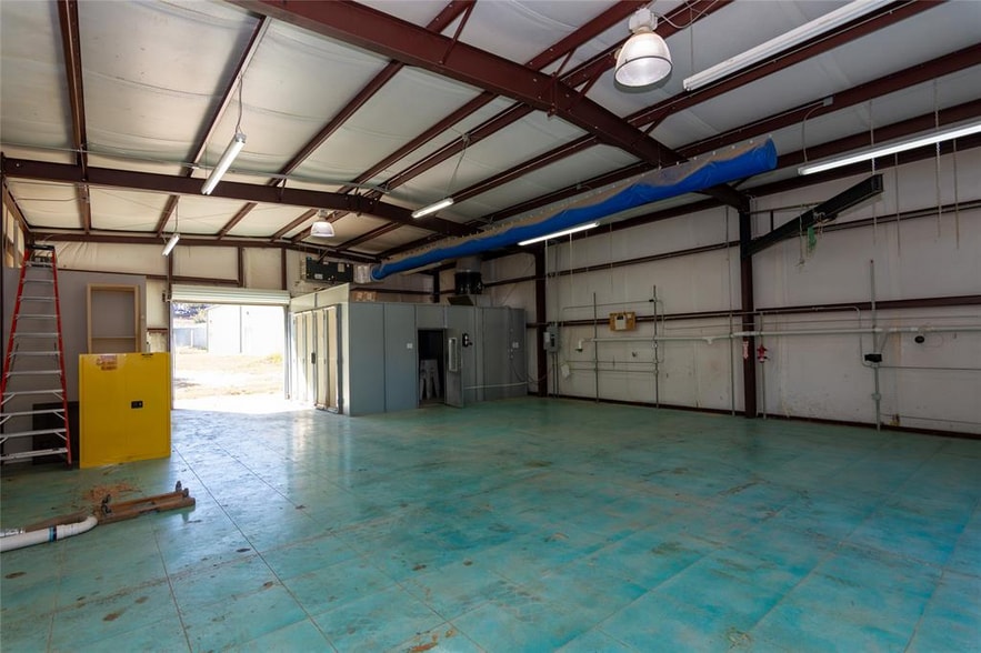 More Photos Of 7748 E US Highway 290, Johnson City Warehouse For Lease