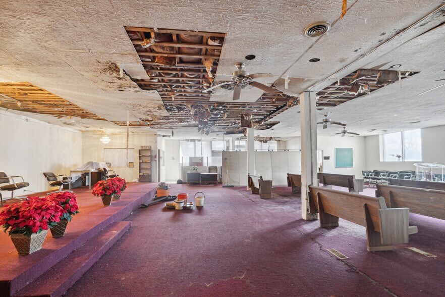 More Photos Of 13030 Puritan St, Detroit Office For Sale