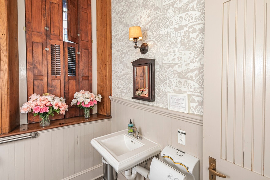 More Photos Of 2 Bridge St, Milford Restaurant For Sale