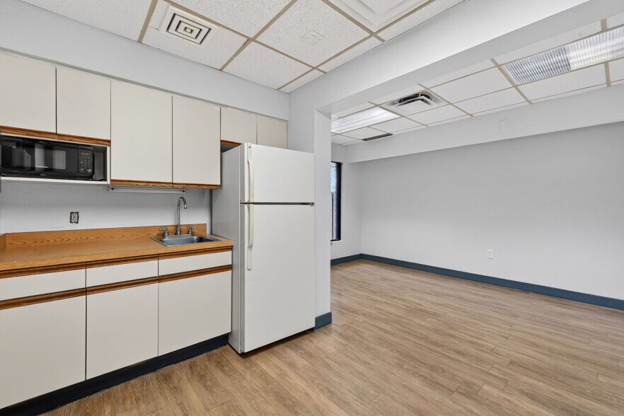 More Photos Of 45 Barkley Cir, Fort Myers Medical For Lease