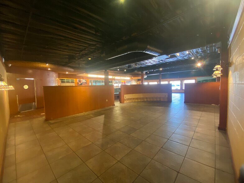 More Photos Of 3504 Highway 365, Nederland General Retail For Lease