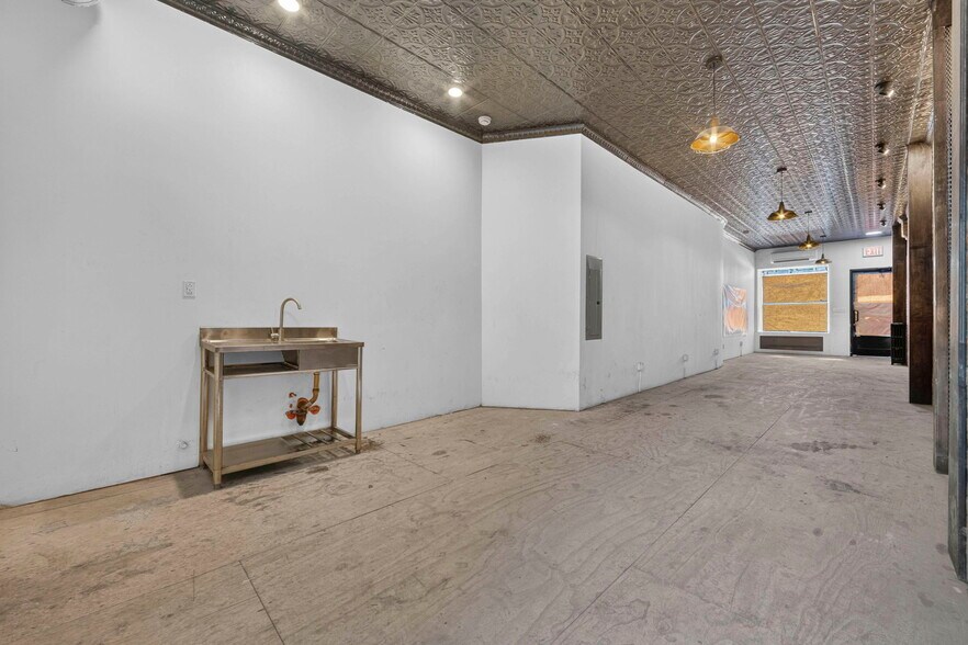 More Photos Of 372 Union Ave, Brooklyn Apartments For Lease