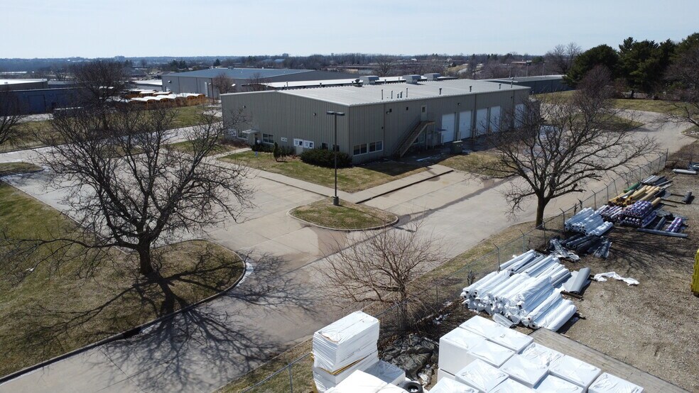 More Photos Of 3408 101st St, Urbandale Truck Terminal For Sale