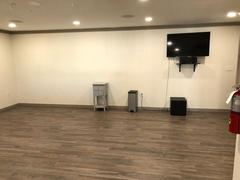 More Photos Of 5871 FM 2767, Tyler Warehouse For Lease