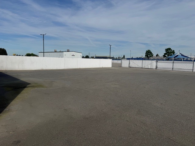 More Photos Of 4625 Wible Rd, Bakersfield Auto Dealership For Lease