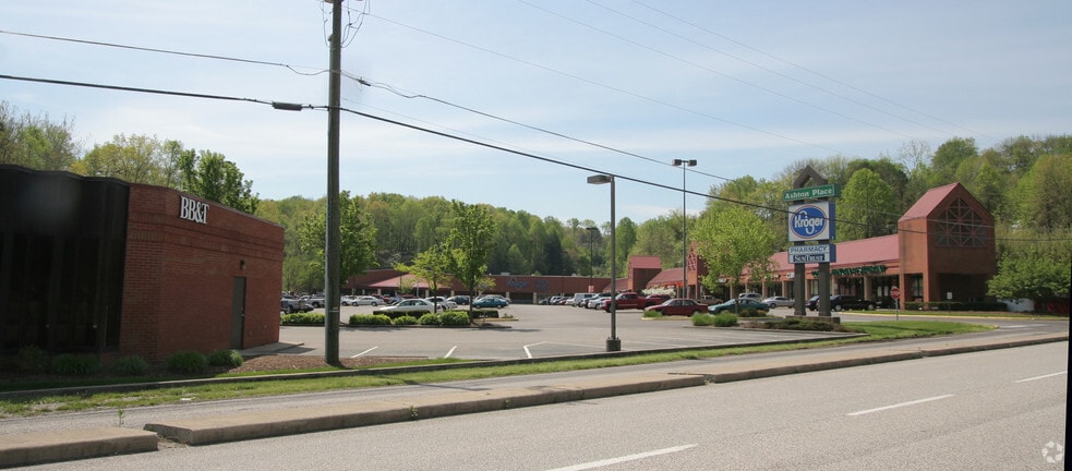 More Photos Of 1100-1124 Fledderjohn Rd, Charleston Storefront For Lease