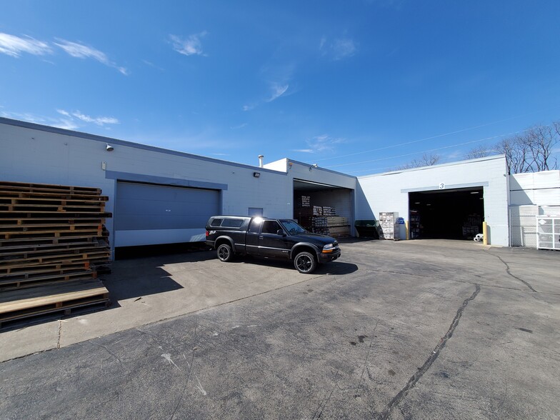 More Photos Of 1900 Harrison Ave, Rockford Warehouse For Sale