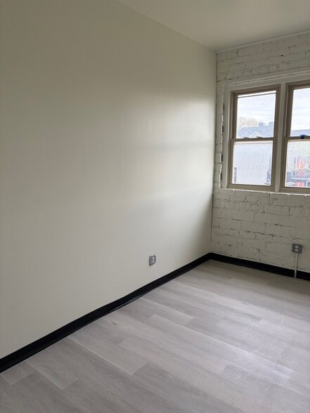 More Photos Of 30 E Philadelphia St, Detroit Apartments For Sale