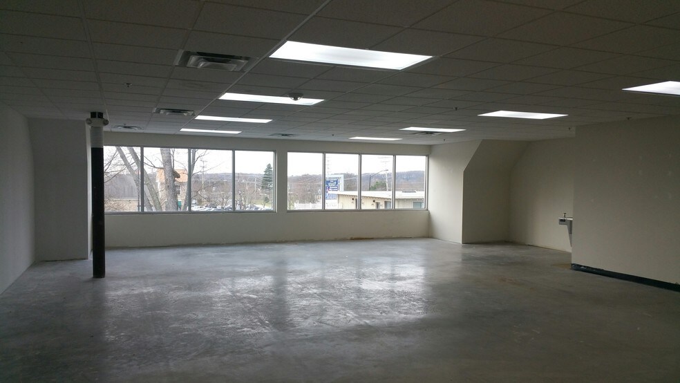 More Photos Of 12447 Clarksville Pike, Clarksville Storefront Retail Office For Lease