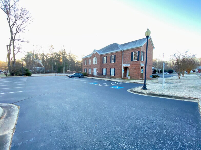 More Photos Of 1107 Statesville Blvd, Salisbury Medical For Lease