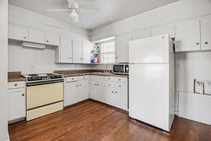 More Photos Of 1004 18th Pl, Plano Office For Lease