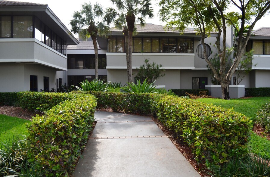 More Photos Of 7000 SW 97th Ave, Miami Office For Sale