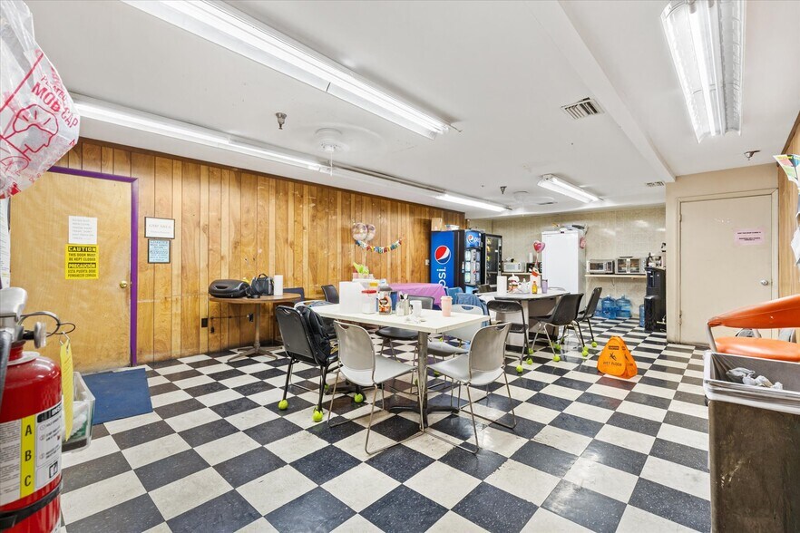 More Photos Of 1103 Thomas Ave, Leesburg Warehouse For Lease