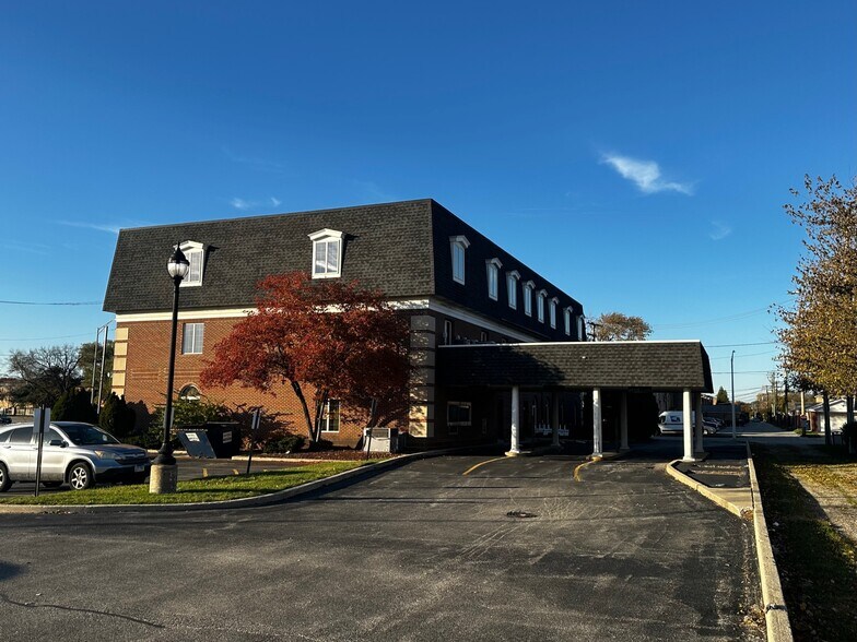 More Photos Of 9401 S Pulaski Rd, Evergreen Park Medical For Sale