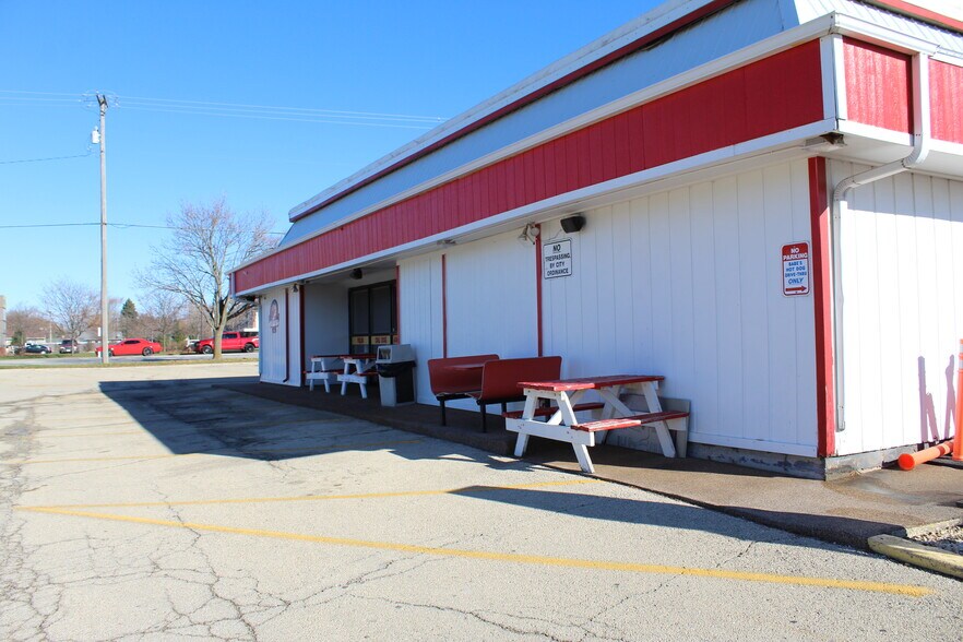 More Photos Of 2600 W Jefferson St, Joliet Fast Food For Sale