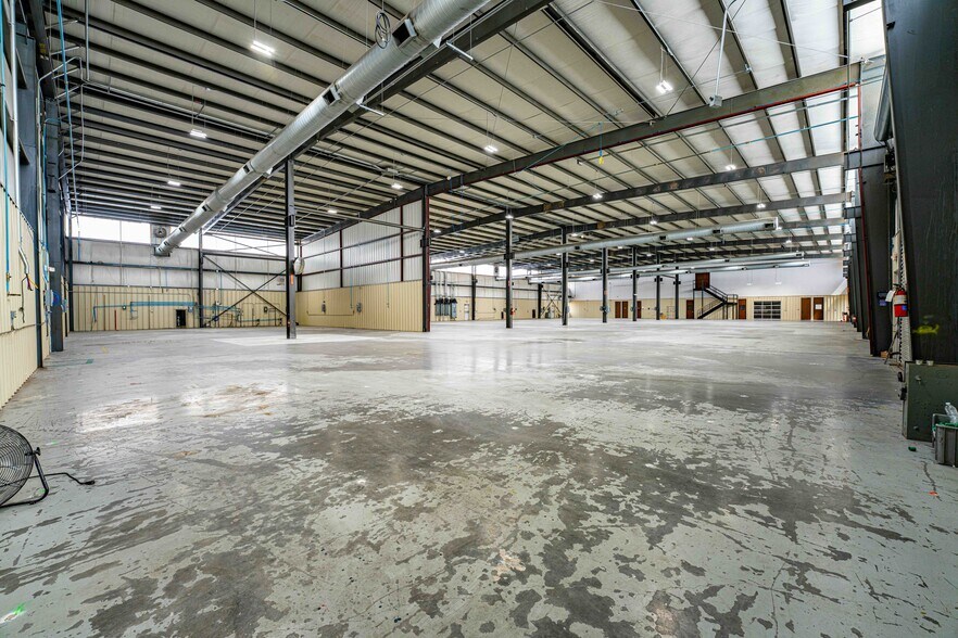 More Photos Of 5655 W Sam Houston Pky N, Houston Unknown For Lease