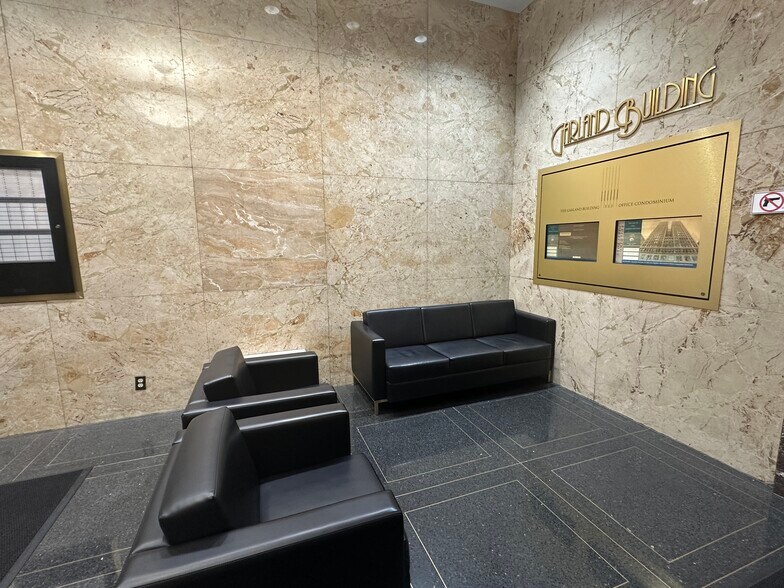 More Photos Of 111 N Wabash Ave, Chicago Office For Lease