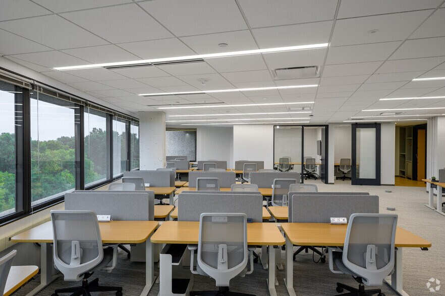 More Photos Of 2451 Crystal Dr, Arlington Office For Lease