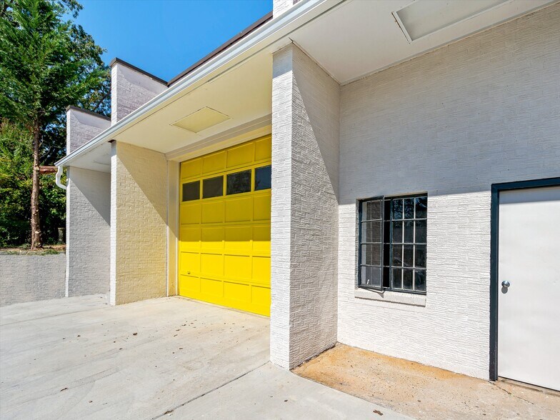 More Photos Of 13 Central Ave, Weaverville Freestanding For Lease