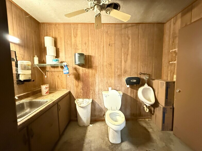 More Photos Of 12525 Old Highway 99, Seminole Warehouse For Sale