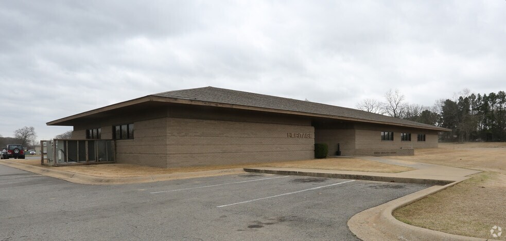 More Photos Of 2900 S Main St, Searcy Office For Sale