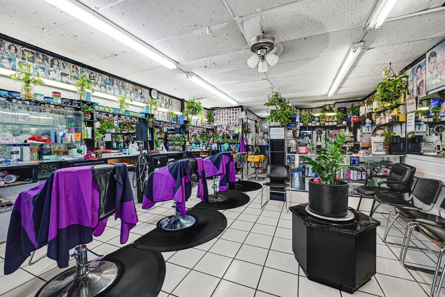 More Photos Of 8510 C E King Pky, Houston Convenience Store For Lease