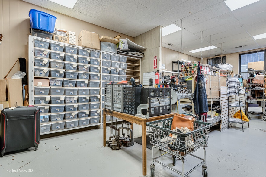 More Photos Of 1956 Ridge Rd, Homewood Storefront Retail Residential For Lease