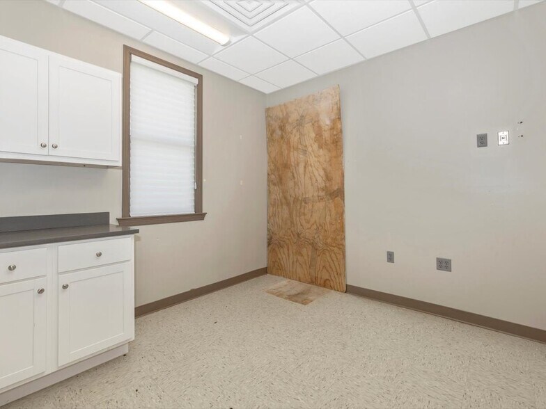More Photos Of 100 S Main St, Smithsburg Bank For Sale