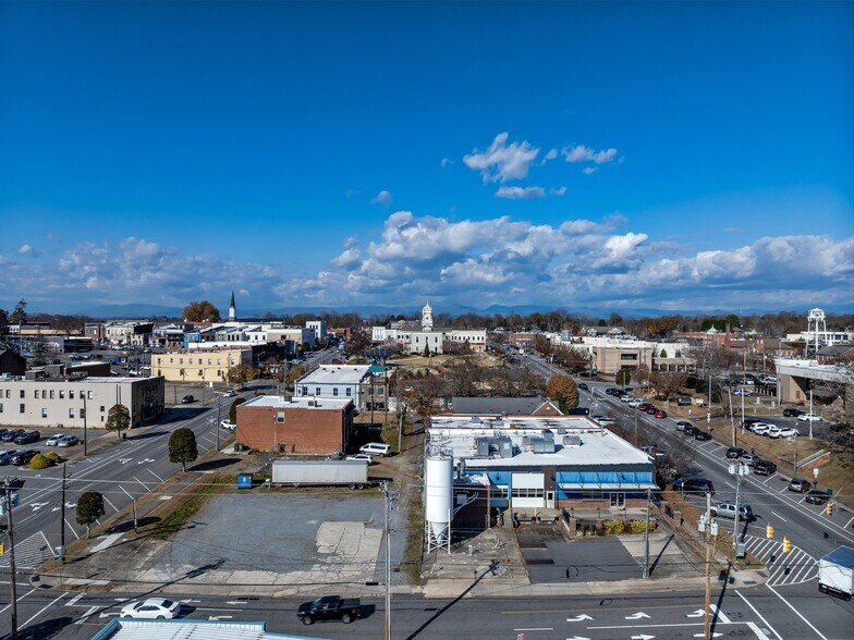 More Photos Of 212 S Green St, Morganton Bar For Sale