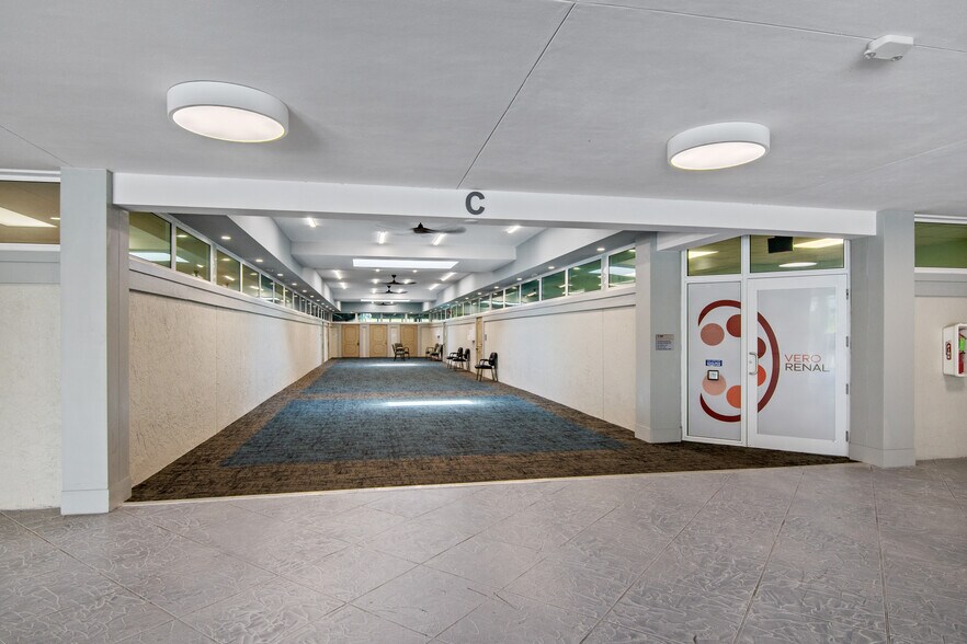 More Photos Of 777-787 37th St, Vero Beach Medical For Lease