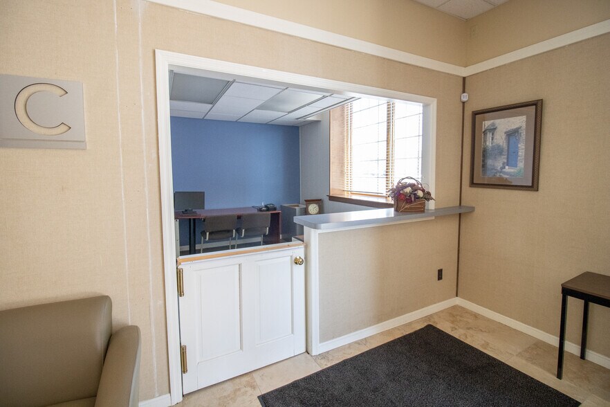 More Photos Of 36 9th St, Richmond Office For Sale