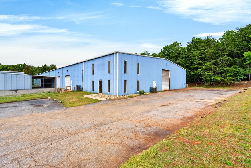 Primary Photo Of 725 Bryant Rd, Spartanburg Manufacturing For Sale