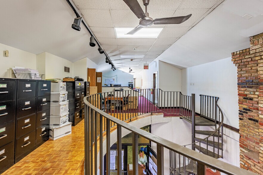 More Photos Of 4117 W 47th St, Chicago General Retail For Sale