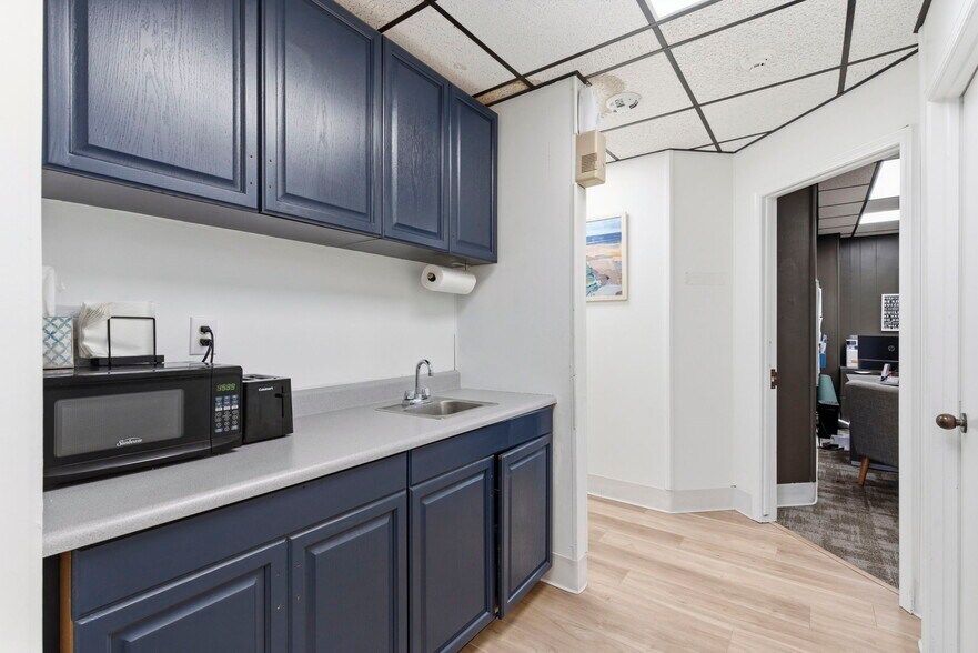 More Photos Of 1331 N Stewart Ave, Springfield Medical For Sale